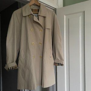 ✨Exquisite Vintage Burberry's  Novacheck Trench Coat - A Timeless Classic✨
